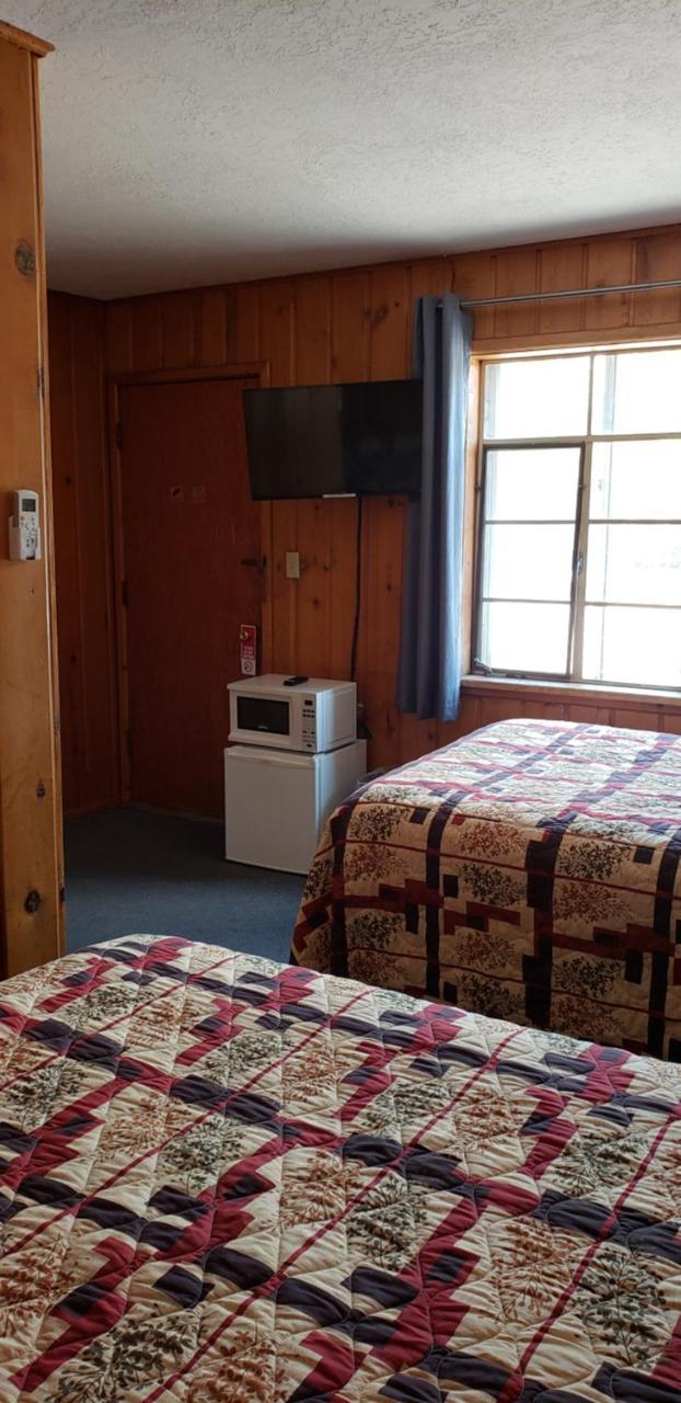 Caribou And Motel